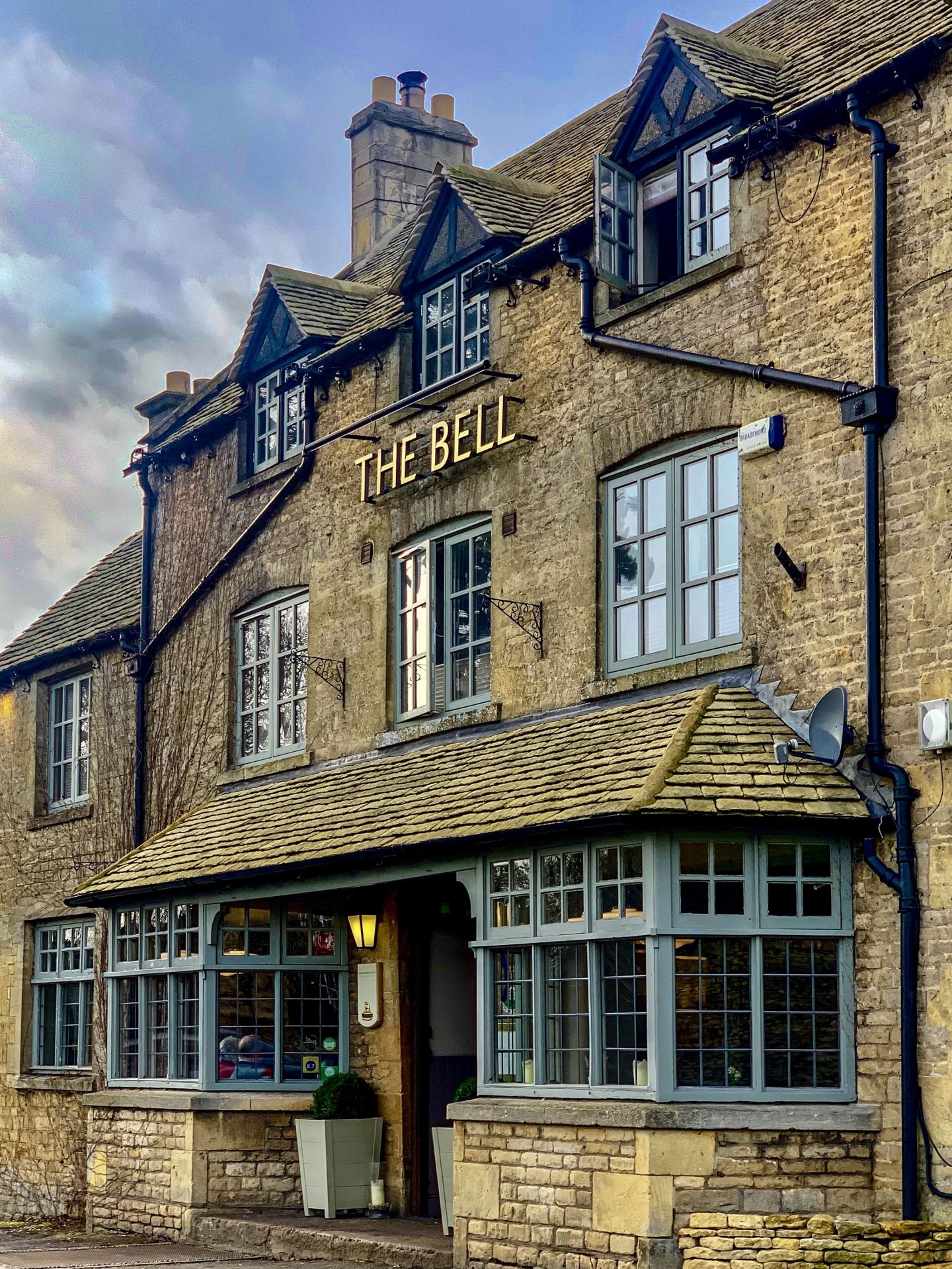 picture outside of the bell at stow in The Cotswolds